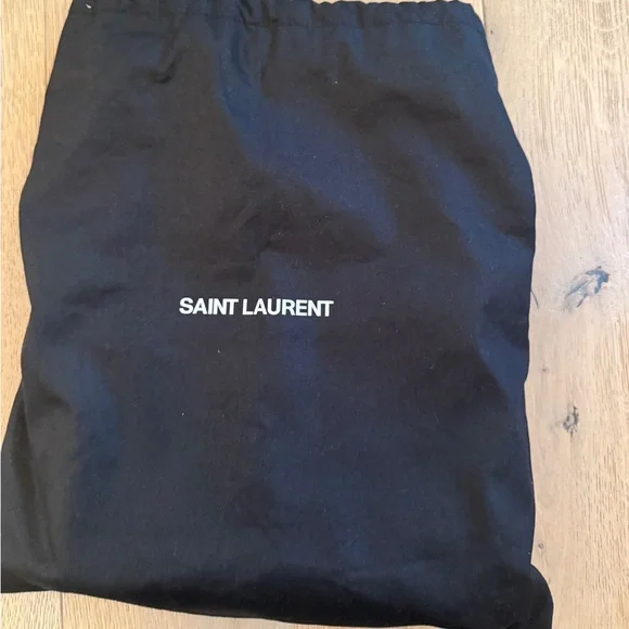 Saint Laurent women’s Le 5 A 7 shoulder bag in cream - Picture 3 of 6